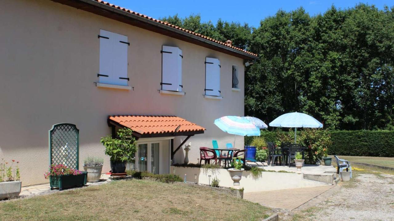 La Salamandre De Chazelles 16 Bed and Breakfast Esterno foto